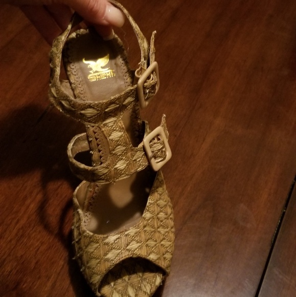 Sandles - Picture 2 of 4